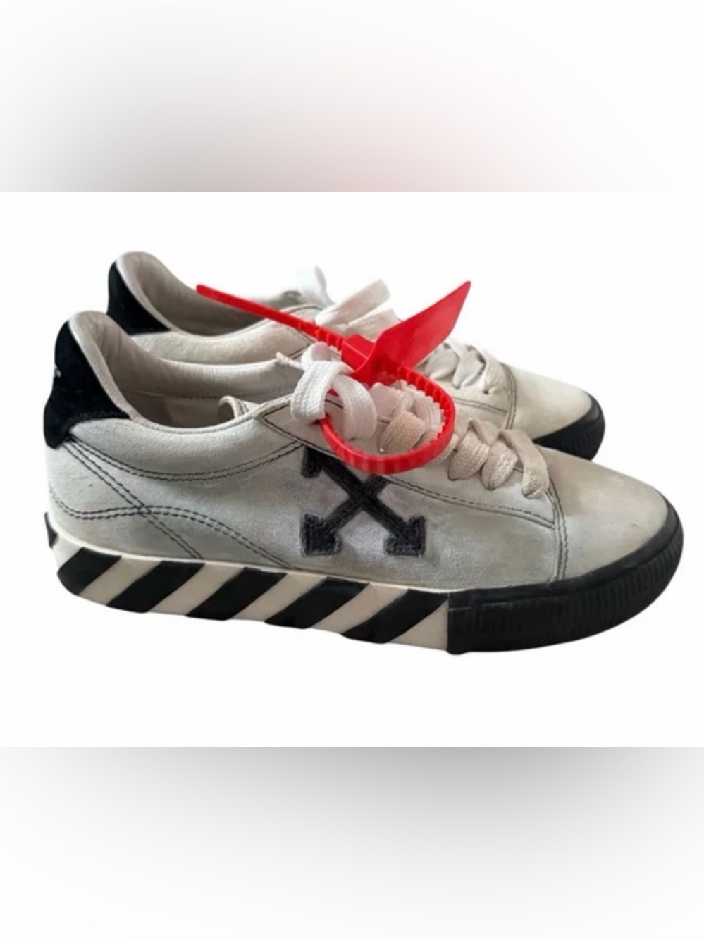 Off-White Low Vulcanized Sneakers with Original Ziptie black/white